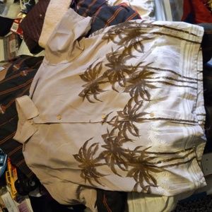 Mens L Island Tropics Button up shirt
